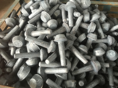 鍛件尺寸差異大，優(yōu)選力量范圍廣的壓力機(jī)